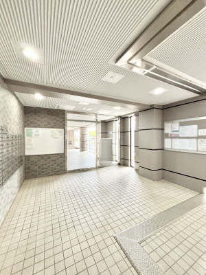 �G���g�����X�@�O�� �Y��ȃG���g�����X�́A���Z�҂�D�����}������Ă���܂�  