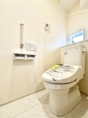 �g�C���@�g�C����1�K��2�K���ꂼ��ɔz�u����Ă��ĂƂĂ��֗��ł��B 