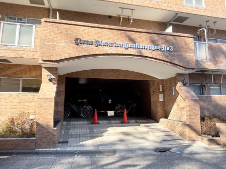 �G���g�����X�@�������������͋C�̃G���g�����X