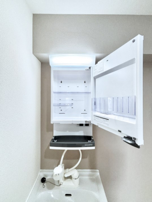 ���̑����ρ@���̗��ɉ��ϕi��q���p�i�Ȃǂ����[�\�B���ʑ����������ƕۂ��܂��I