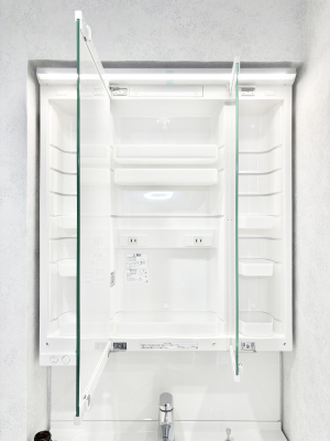 ���̑����ρ@�O�ʋ��̗��ɁA���ϕi��q���p�i�Ȃǂ����[�\�B���ʑ����������ƕۂ��܂��I