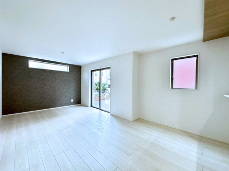 ���r���O�@�傫�ȑ����炽���Ղ�̗z���ƕ����������郊�r���O