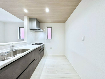 �L�b�`���@�u�₩�ȕ����ʂ蔲����L�b�`���B��������̂Ŗ��邭���C�ɂ��𗧂��܂��B