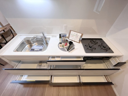 ���̑��@�|�X�g�̓G���g�����X���ɂ���̂ŉJ�ɔG�ꂸ�X�ւ��󂯎��܂��ˁI