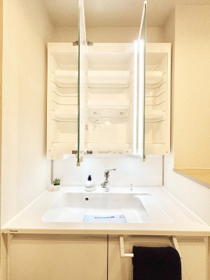 ���̑����ρ@�O�ʋ��̗��ɁA���ϕi��q���p�i�Ȃǂ����[�\�B���ʑ����������ƕۂ��܂��I