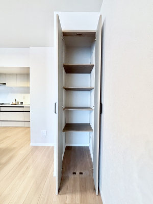 ���̑����ρ@���r���O���[�B�����Ɏ��[������ƕ����W�܂�LDK���X�b�L���Еt�������ł��ˁB  