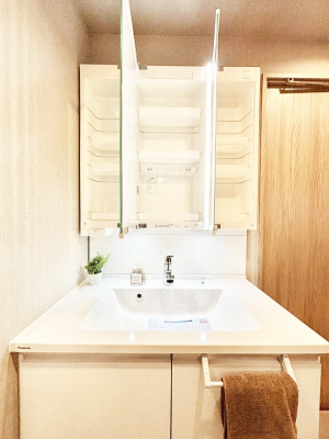 ���̑����ρ@�O�ʋ��̗��ɁA���ϕi��q���p�i�Ȃǂ����[�\�B���ʑ����������ƕۂ��܂��I