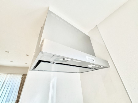 ���̑����ρ@���q���܂̂�����Ԃɂ����S�I���q����ڂŕ�����TV���j�^�[�t���C���^�[�z��