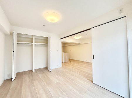 �Q���@���r���O�ɗאڂ����m���B�����˂��J������ƃ��r���O�ƌq����e���̋�Ԃɕϐg�I�@