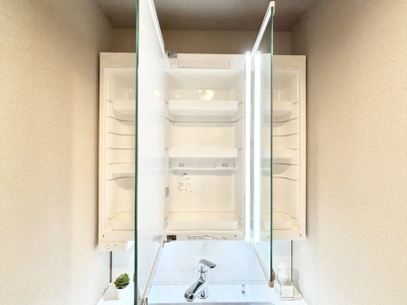 ���̑����ρ@�O�ʋ��̗��ɁA���ϕi��q���p�i�Ȃǂ����[�\�B���ʑ����������ƕۂ��܂��I