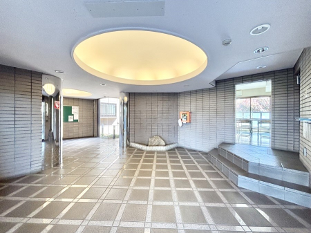 �G���g�����X�@�Z���҂◈�K�҂��C�����悭���o�}���B�������������͋C�̃G���g�����X