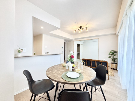 ���r���O�@���Ƒ��̓��₩�Șb�����ŕ�܂�閾�邢���r���O  