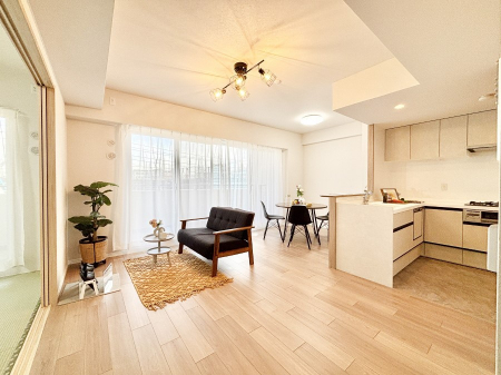 ���r���O�@�Ƒ��ꏏ�ɂ��H�����y���݂����Ȃ�L�X���r���O�_�C�j���O