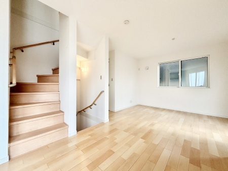 ���̑����ρ@�����u�������܁v�u��������v�Ƒ��Ƃ̃R�~���j�P�[�V�������[�܂郊�r���O�C���K�i������܂��B 