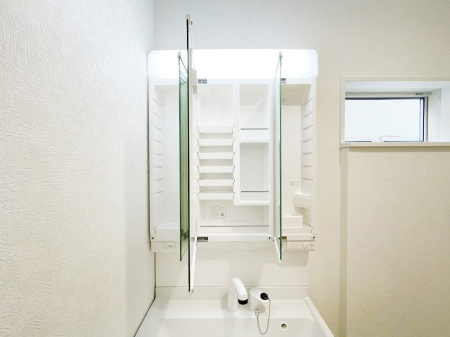 ���̑����ρ@�O�ʋ��̗��ɁA���ϕi��q���p�i�Ȃǂ����[�\�B���ʑ����������ƕۂ��܂��I