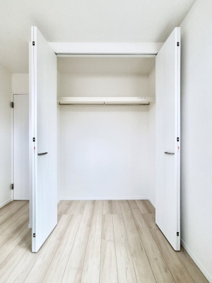 ���[�@�m���̃N���[�[�b�g�B���s��������̂Ō���̈ߗނ�����������܂�܂��B