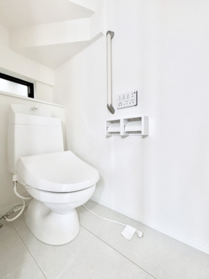 �g�C���@�g�C����1�K��2�K���ꂼ��ɔz�u����Ă��ĂƂĂ��֗��ł��B 