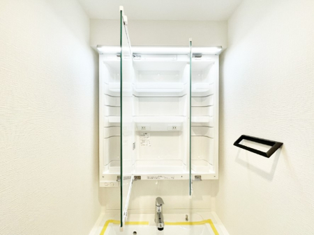 ���̑����ρ@�O�ʋ��̗��ɁA���ϕi��q���p�i�Ȃǂ����[�\�B���ʑ����������ƕۂ��܂��I