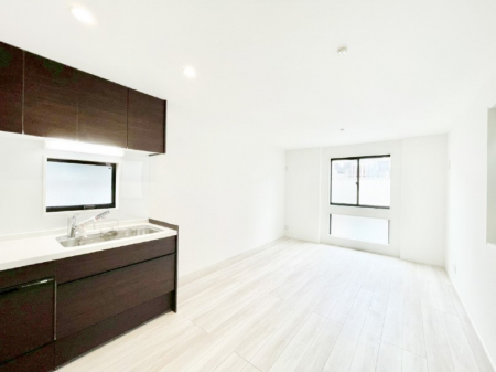 ���r���O�@���邢�z���������A�����̕��͋C�ɖ�������郊�r���O�_�C�j���O