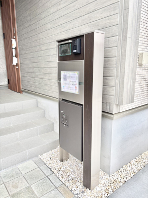 ���̑��@�\�D�E�C���^�[�z���E�|�X�g���ЂƂɏW��B�G���g�����X�ɂȂ��ރV���v���f�U�C���B