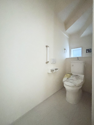 �g�C���@�g�C����1�K��2�K���ꂼ��ɔz�u����Ă��ĂƂĂ��֗��ł��B 