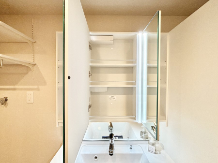 ���̑����ρ@�O�ʋ��̗��ɁA���ϕi��q���p�i�Ȃǂ����[�\�B���ʑ����������ƕۂ��܂��I