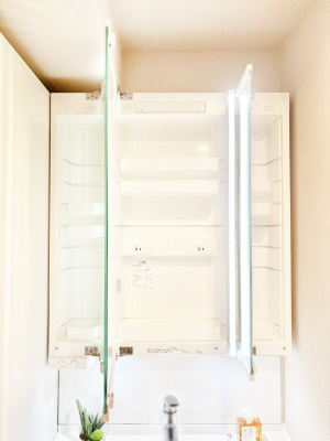 ���̑����ρ@�O�ʋ��̗��ɁA���ϕi��q���p�i�Ȃǂ����[�\�B���ʑ����������ƕۂ��܂��I