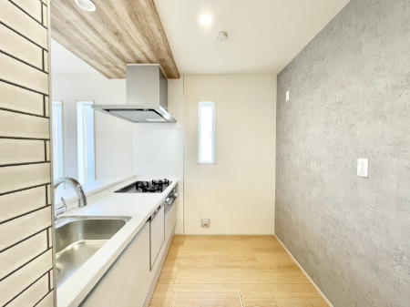 �L�b�`���@�u�₩�ȕ����ʂ蔲����L�b�`���B��������̂Ŗ��邭���C�ɂ��𗧂��܂��B