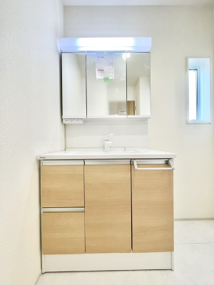 ���ʑ�E���ʏ��@�O�ʋ��̗��ɁA���ϕi��q���p�i�Ȃǂ����[�\�B���ʑ����������ƕۂ��܂��I