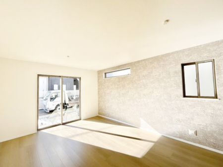 ���r���O�@���Ƒ��̓��₩�Șb�����ŕ�܂�閾�邢���r���O