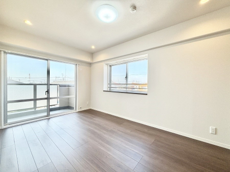 ���̑����ρ@�o���R�j�[���J�������v���X���Ă����m��