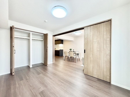 �q�������@���r���O�ɗאڂ����m���B�����˂��J������ƃ��r���O�ƌq����e���̋�Ԃɕϐg�I