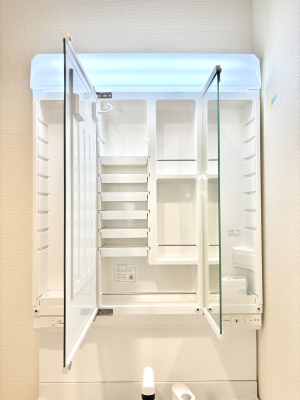 ���̑����ρ@�O�ʋ��̗��ɁA���ϕi��q���p�i�Ȃǂ����[�\�B���ʑ����������ƕۂ��܂��I