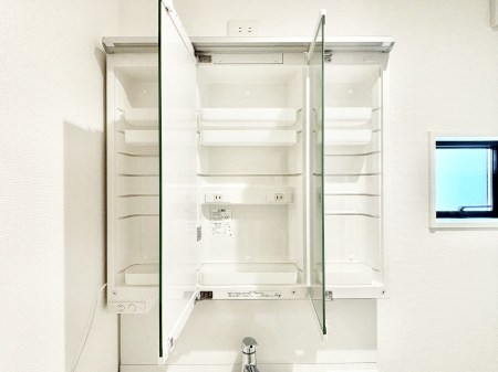 ���ʑ�E���ʏ��@�O�ʋ��̗��ɁA���ϕi��q���p�i�Ȃǂ����[�\�B���ʑ����������ƕۂ��܂��I  