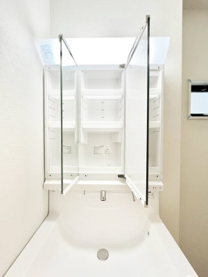 ���̑����ρ@�O�ʋ��̗��ɁA���ϕi��q���p�i�Ȃǂ����[�\�B���ʑ����������ƕۂ��܂��I