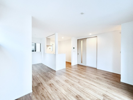 ���r���O�@���Ƒ��̓��₩�Șb�����ŕ�܂�閾�邢���r���O  