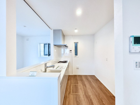 �L�b�`���@�u�₩�ȕ����ʂ蔲����L�b�`���B��������̂Ŗ��邭���C�ɂ��𗧂��܂��B