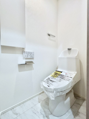 �g�C���@�g�C����1�K��3�K���ꂼ��ɔz�u����Ă��ĂƂĂ��֗��ł��B 