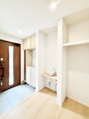 ���ց@�K���X�X���b�g�̓��������փh�A�������Ɍ���͂��Ă���܂�