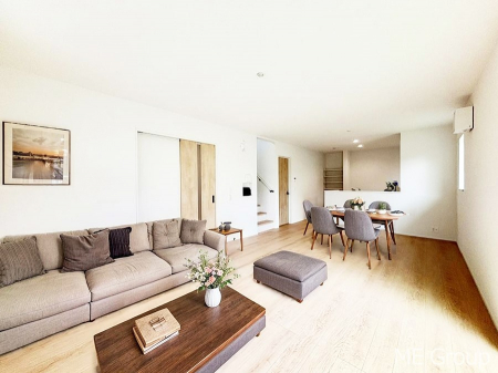 ���r���O�@�������������͋C�̂k�c�j�͉Ƒ��݂�Ȃ̉��K��ԁ��Ƌ��CG�ł�