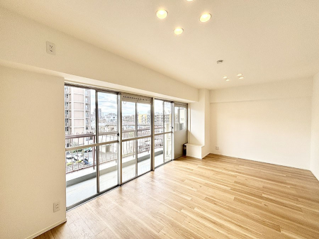 ���r���O�@���Ƒ��̓��₩�Șb�����ŕ�܂�閾�邢���r���O  