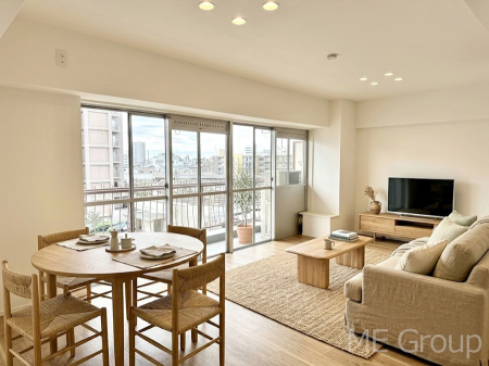 ���r���O�@�傫�ȑ����炽���Ղ�̗z���ƕ����������郊�r���O�@���Ƌ��CG�ł�