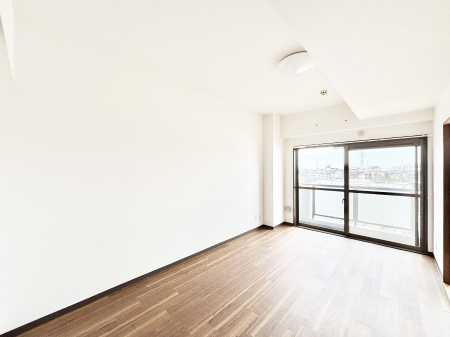 ���r���O�@�傫�ȑ����炽���Ղ�̗z���ƕ����������郊�r���O