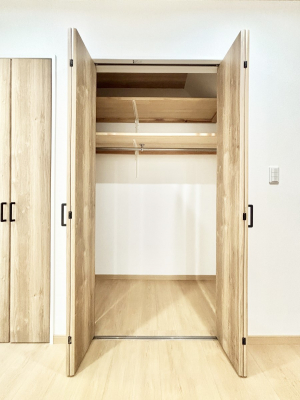 ���[�@�m���̃N���[�[�b�g�B���s��������̂Ō���̈ߗނ�����������܂�܂��B