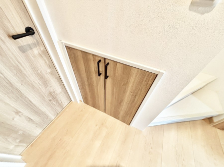 ���̑����ρ@���p�i�̃X�g�b�N�␅�Ȃǂ̔��~�Ɏg����K�i�����[�B