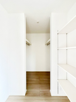 ���̑��@�G�ߕi���̕i�Ȃǂ����Ղ���[�o����E�H�[�N�C���N���[�[�b�g�t���ł��B