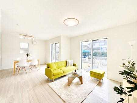 ���r���O�@�J��������L�X���r���O�͖��邢�z�������荞�ތe���̋�Ԃł��I