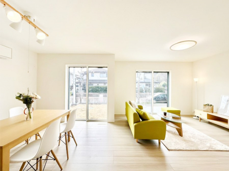 ���r���O�@���邢�z���������A�����̕��͋C�ɖ�������郊�r���O�_�C�j���O