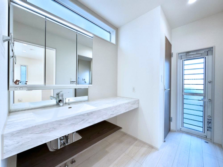 ���̑��@�������̂�����K��Ԃł��B�����̐g�x�x���C�����ǂ����g�������܂��B 