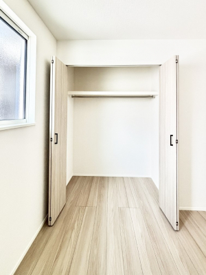 ���[�@�m���̃N���[�[�b�g�B���s��������̂Ō���̈ߗނ�����������܂�܂��B